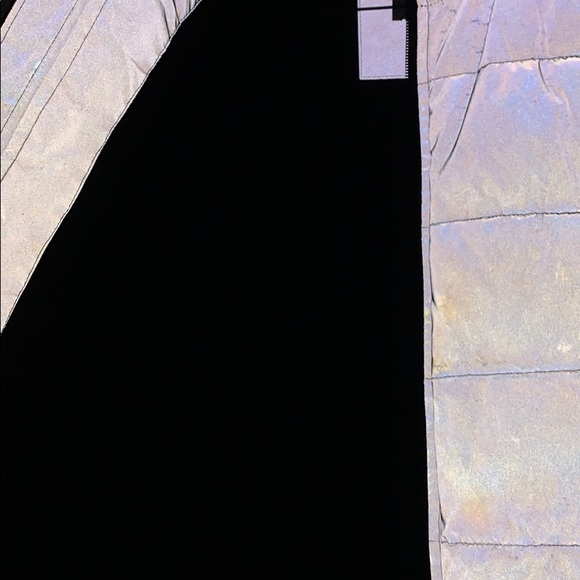 VEST - Picture 5 of 6